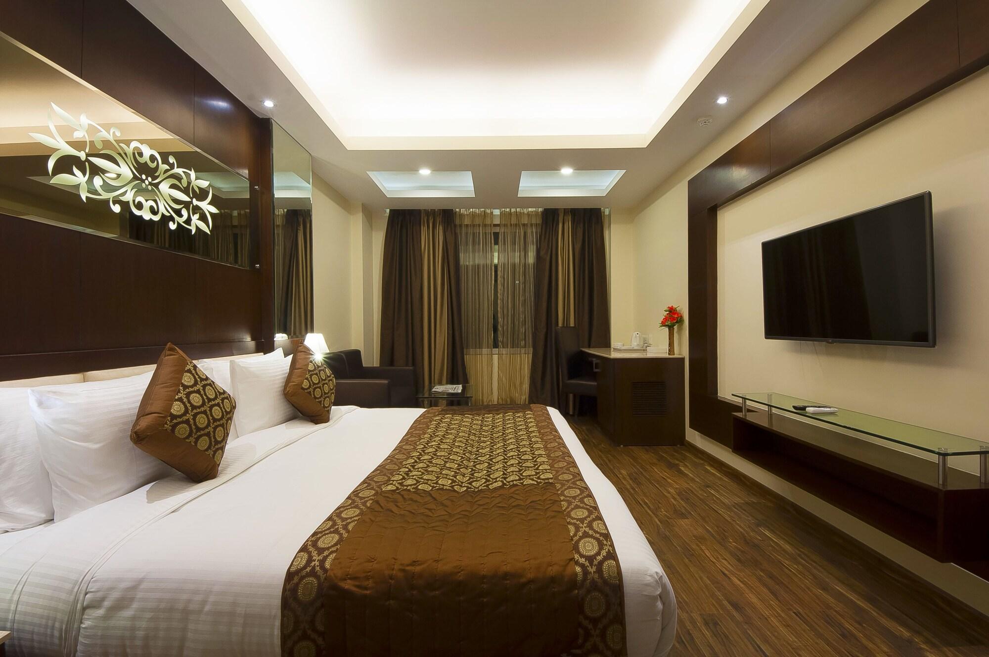 Hotel Golden Grand Delhi  Ngoại thất bức ảnh
