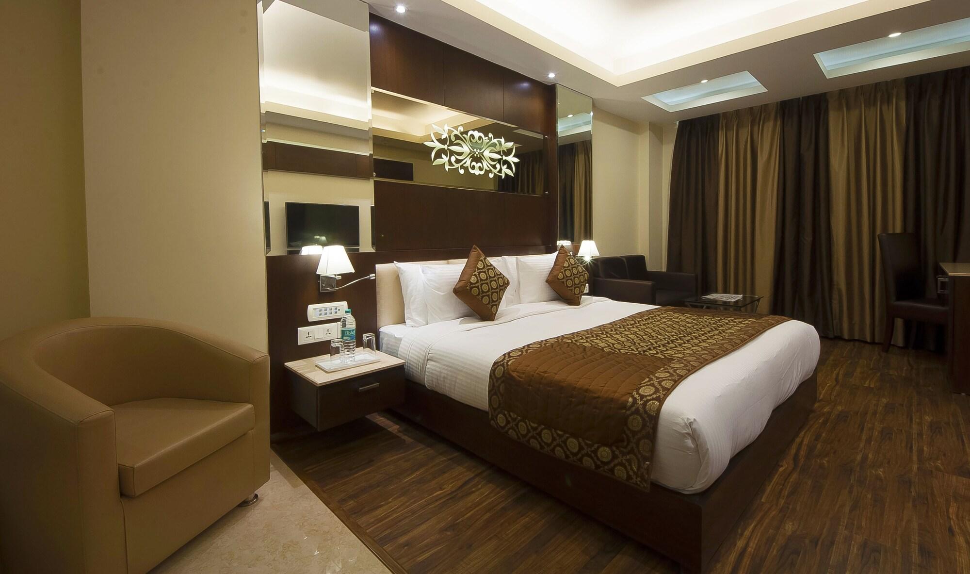 Hotel Golden Grand Delhi  Ngoại thất bức ảnh