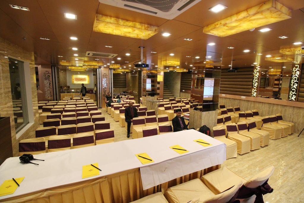 Hotel Golden Grand Delhi  Ngoại thất bức ảnh