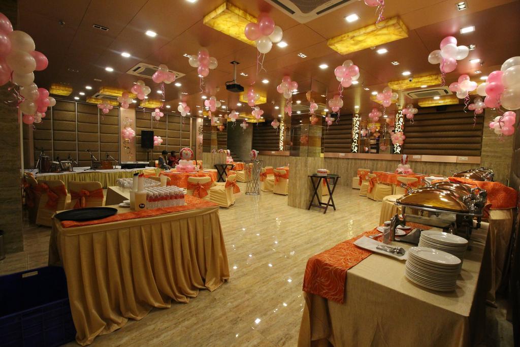 Hotel Golden Grand Delhi  Ngoại thất bức ảnh