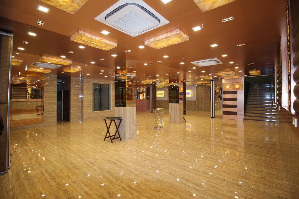 Hotel Golden Grand Delhi  Ngoại thất bức ảnh