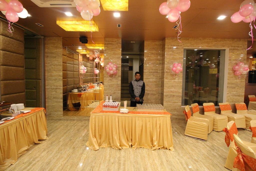 Hotel Golden Grand Delhi  Ngoại thất bức ảnh