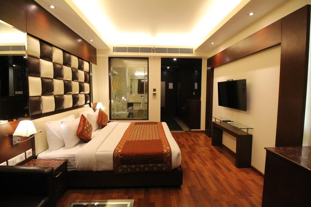 Hotel Golden Grand Delhi  Ngoại thất bức ảnh