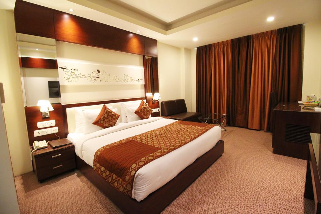 Hotel Golden Grand Delhi  Ngoại thất bức ảnh