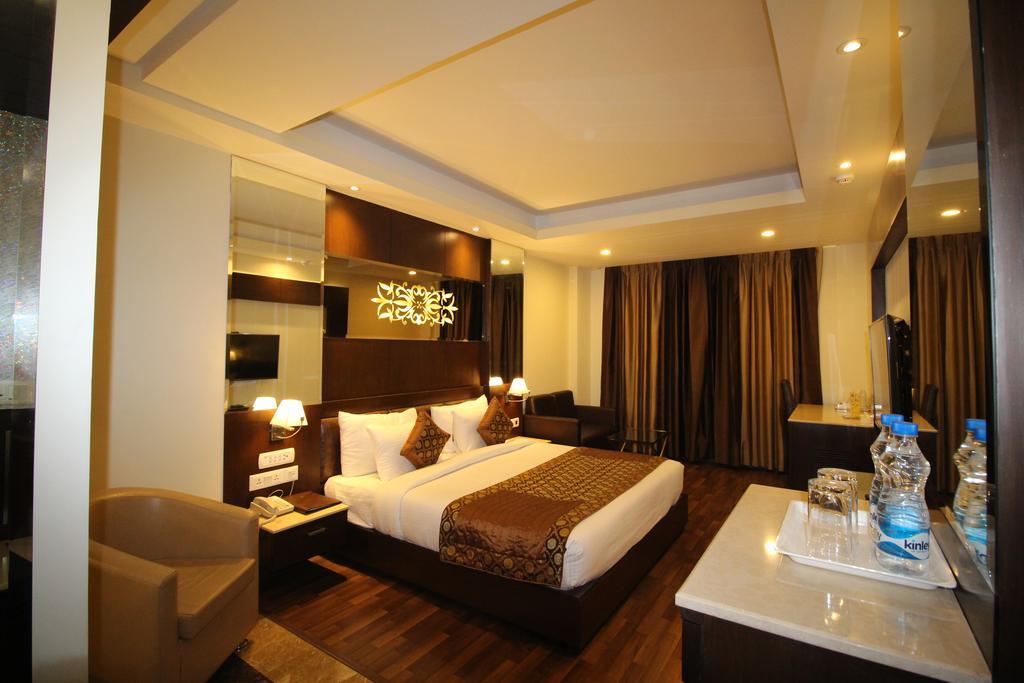 Hotel Golden Grand Delhi  Ngoại thất bức ảnh
