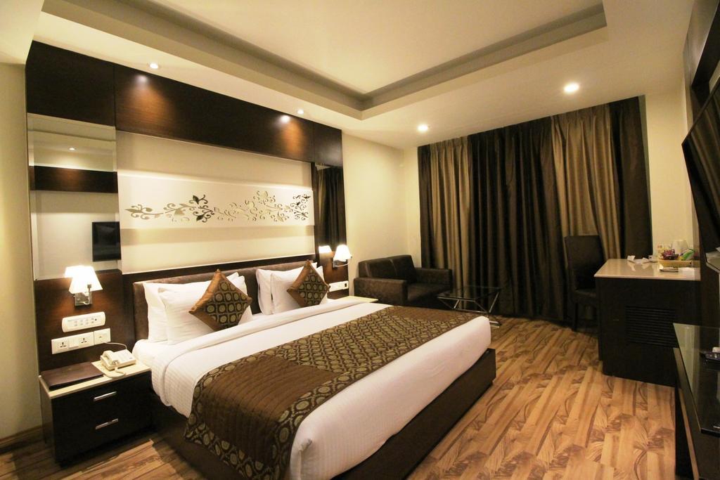 Hotel Golden Grand Delhi  Ngoại thất bức ảnh