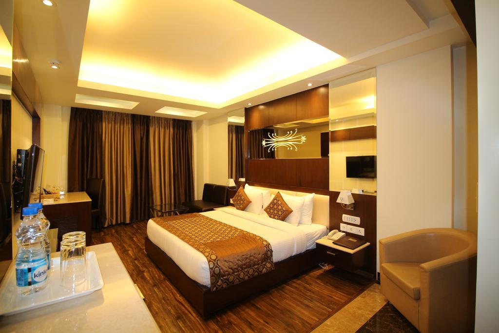 Hotel Golden Grand Delhi  Ngoại thất bức ảnh